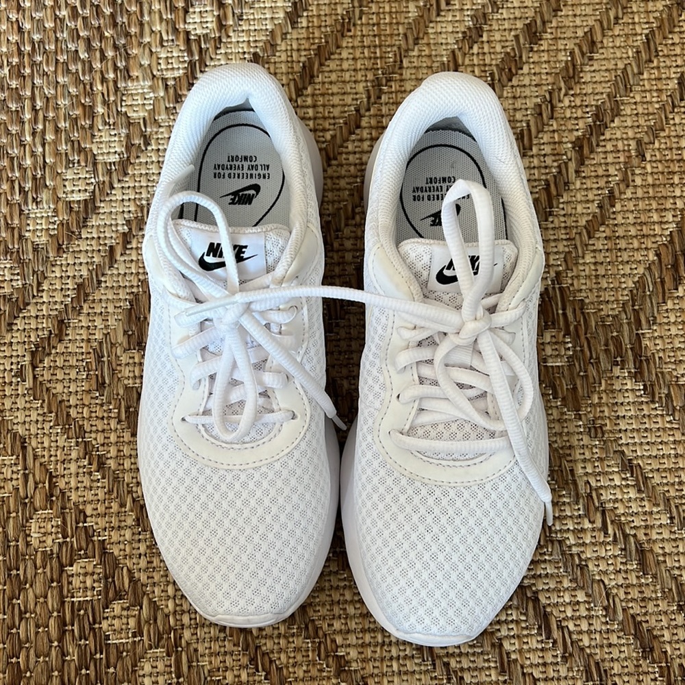 *SOLD* Nike Running Shoe - Picture 2 of 3